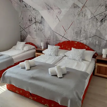 Norbert Vendeghaz Apartment *